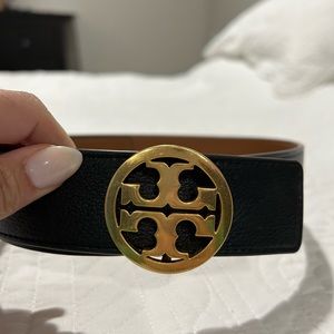 REPOSHING:) size xs reversible Tory Burch leather belt.